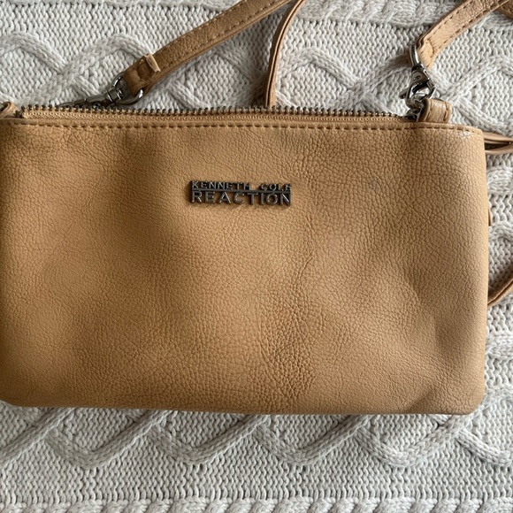 Kenneth Cole Reaction small crossbody Two Zippers plenty of Space! - Picture 1 of 14